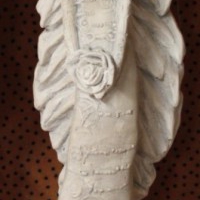HIT figurka figura aniołek ANIOŁ z kwiatem. figura figurka