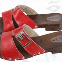 WÓJCIAK. Firma. Oryginalne pantofle i drewniaki.