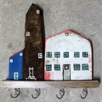 Wieszak drewniany na klucze, domki ozdobne. 009. Hölzerner Schlüsselhänger, dekorative Häuser. Wooden key hanger, decorative houses.