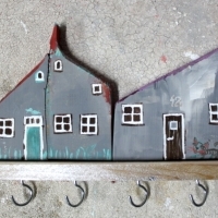 Wieszak drewniany na klucze, domki ozdobne. 012. Hölzerner Schlüsselhänger, dekorative Häuser. Wooden key hanger, decorative houses.