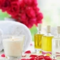 Naravna esencialna in aromatična olja za aromaterapijo.