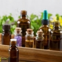 Natūralūs eteriniai ir aromatiniai aliejai aromaterapijai.