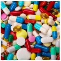 WHO varnar i en ny rapport: Antibiotikaresistenta bakterier äter världen.