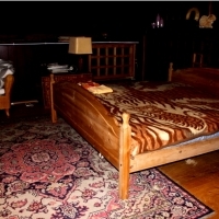 Łóżko podwójne: drewno masywne:  niemieckie z metalowymi stelażami: