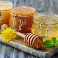 O que acontecerá com seu corpo se você começar a comer mel diariamente antes de dormir? Triglicerídeos: Mel: Triptofano: