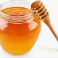 Hva vil skje med kroppen din hvis du begynner å spise honning daglig før leggetid? Triglyserider: Honning: Tryptophan: