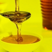 Willfarë do të ndodhë me trupin tuaj nëse filloni të hani mjaltë çdo ditë para gjumit? Trigliceridet: Mjalti: Triptofani: