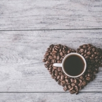 Gesundheit und Gründe, warum Sie mehr Kaffee trinken sollten: Dopamin, Anti-Krebs-Effekte, Diabetes, Herzerkrankungen, Koffein