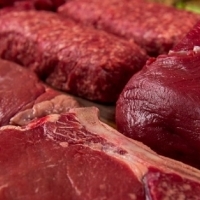 Grasgefüttertes Rindfleisch: Superfoods, die nach dem 40. Lebensjahr in Ihrer Ernährung enthalten sein sollten
