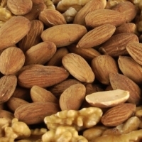 Walnuts and Almonds: Superfoods that should be in your diet after 40 years of life