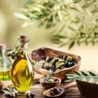 Оливковое масло: суперпродукты, которые должны быть в вашем рационе после 40 лет жизни