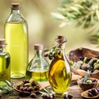 Olive Oil: Superfoods that should be in your diet after 40 years of life