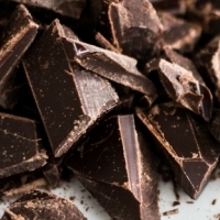 Темный шоколад: суперпродукты, которые должны быть в вашем рационе после 40 лет жизни