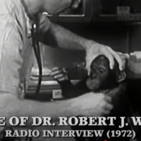 حفل الغموض الذي يلف الرؤوس ويلصق الجسد من قطع كثيرة. زرع الرأس في القرن العشرين الدكتور روبرت جيه وايت.