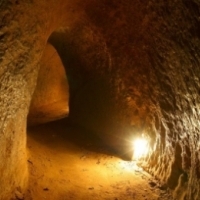 Legendy o rozległym systemie podziemnych tuneli i miast pod Andami, zamieszkanych przez jakieś tajemnicze stworzenia