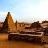 Pyramids of Sudan. Piramidy w Sudanie potężnego królestwa Kusz.