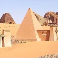 Pyramids of Sudan. Piramidy w Sudanie potężnego królestwa Kusz.