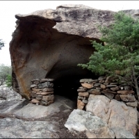 In Corsica orii are caves which entrances are walled in with dry stones.