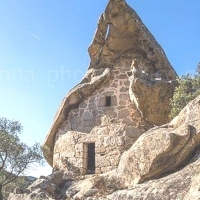 In Corsica orii are caves which entrances are walled in with dry stones.