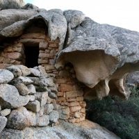 In Corsica orii are caves which entrances are walled in with dry stones.