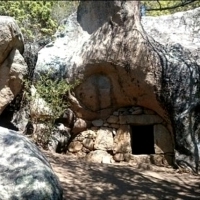 In Corsica orii are caves which entrances are walled in with dry stones.