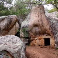 In Corsica orii are caves which entrances are walled in with dry stones.