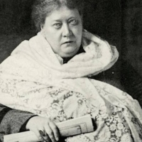 Helena Blavatski, założycielka Towarzystwa Teozoficznego, opisała tę energię Vril jako strumień eteru, który można przekształcić w siłę fizyczną.