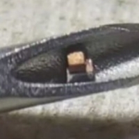 To najmniejszy chip, jaki można włożyć do ludzkiego ciała. 2021.