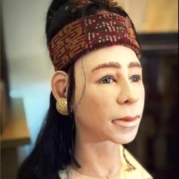 Rekonstrukcja twarzy kobiety z wydłużoną czaszką z kultury Paracas.