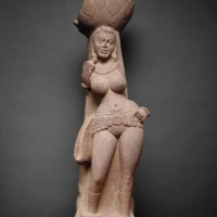 Yakshi jest symbolem płodności w wierze hinduskiej.