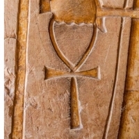 Ankh to jeden z najbardziej rozpoznawalnych symboli starożytnego Egiptu