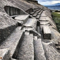 Qamaña Inków znajduje się nad jeziorem Titicaca, w pobliżu granicy peruwiańsko-boliwijskiej, Yunguyo, Puno.