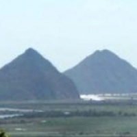 Piramidalne Bliźniacze Wzgórza w Nachodce