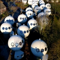 To dziwne skupisko kulistych domów znane jest jako Bolwoningen.