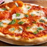 Pierwsza pizzeria we Włoszech i na całym świecie była to Antica Pizzeria Port'Alba i została otwarta w Neapolu w 1830 roku. 