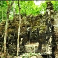 Pozostałości starożytnej nieznanej cywilizacji w ekwadorskiej dżungli.