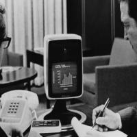 Pierwszy telefon z funkcją komunikacji wideo  został opracowany w 1936 roku przez Niemca Georga Schuberta.