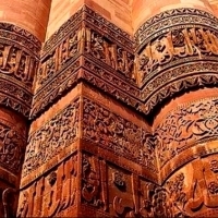 Detale kamieniarskie z Minaret Qutub, New Delhi, Indie.