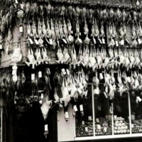 Wiszący drób: sklep mięsny, High Wycombe, Buckinghamshire, Anglia, 1938