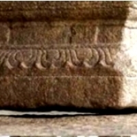 Ten filar należy do XVI-wiecznej świątyni Veerabhadra, znanej również jako świątynia Lepakshi.