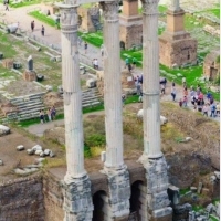 Rzym, Palatine Muzeum, zwróćcie uwagę na wielkość kolumn i na ich podstawy.
