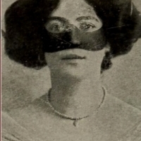 Maski z wulkanizowanej gumy były najczęstszą maską kosmetyczną w 1910 roku.