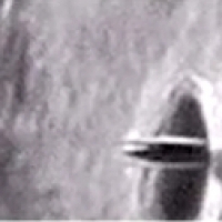Zdjęcia wykonane przez rosyjską sondę kosmiczną ukazujące UFO wchodzące do bazy po drugiej stronie Księżyca.
