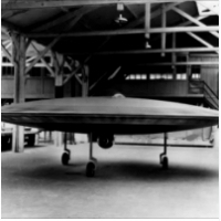 Model w skali 3/5 proponowanego latającego spodka samolotu VTOL Couzinet Aerodyne RC-360.
