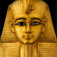 Maska pogrzebowa króla Psusennesa I, który panował ok. 1040-992 pne podczas XXI dynastii III Okresu Przejściowego.
