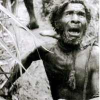 Reakcja mieszkańca Highland Nowej Gwinei na widok białego człowieka po raz pierwszy w życiu, 1930.