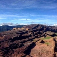 W Boliwijskiej Sierra monumentalny kompleks zawieszony między Niebem a Ziemią.