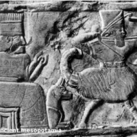 Pierwsza wzmianka o człowieku skorpionie znajduje się w eposie o Gilgameszu, który pochodzi z 2600 pne.