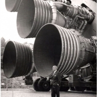 Dr Wernher von Braun, inżynier lotnictwa, który był czołową postacią w niemieckiej nazistowskiej technologii rakietowej.