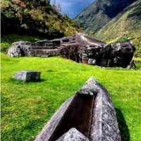 Tajemniczy Huaca Inca Yuraq Rumi, PERU.
